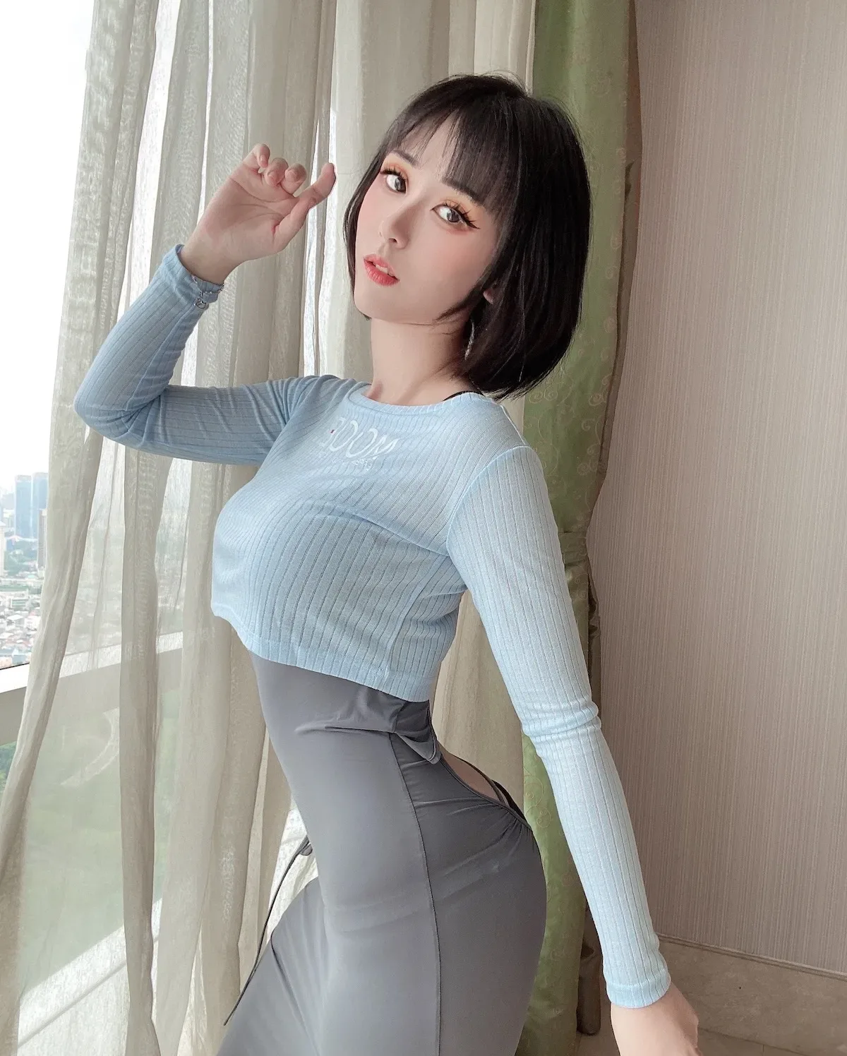 [Larissa Rochefort] Hitomio - 32